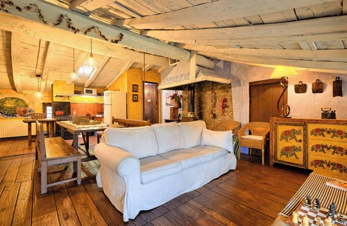 Sant Joan de Les Abadesses House | Vacation Home "Els Mossos, El Reixac Casa Rural" with Mountain View, Shared Pool & Wi-Fi