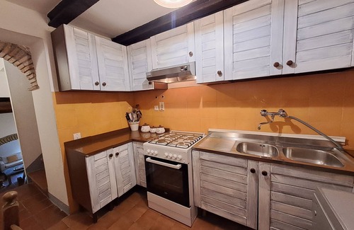 Castel Focognano Apartment | Vacation among the Vineyards - Apartment La Lavanda