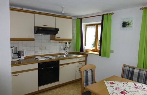 Vorderhindelang Apartment | Vacation apartment - 58 sqm - 1 bedroom - balcony - house "Beim Lorenzar"