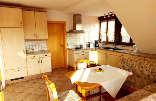 Burgwindheim Apartment | Vacation apartment at Römigswäldchen 🌳Relax & unwind ☀️