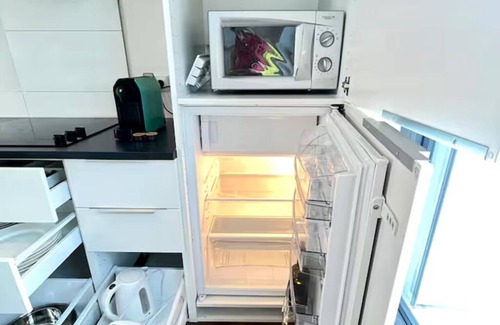 Ludwigsburg Apartment | Vacation apartment Aramis- As good as new penthouse apartment ni yellow