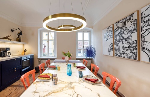 Ebern Apartment | Vacation apartment Dekanshaus in Eyrichshof Castle (63sqm) with two double rooms