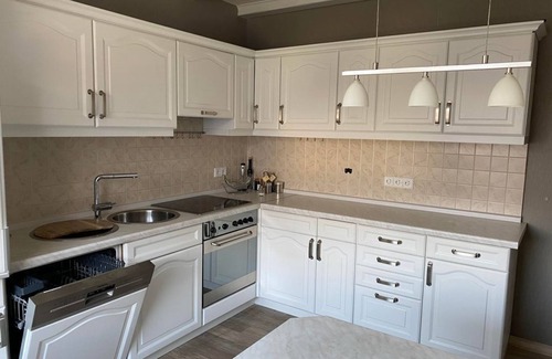 Mertloch Apartment | Vacation apartment Maifeldtraum - 4-bed-apartment. shower/WC, balcony, up to 6 adults + baby