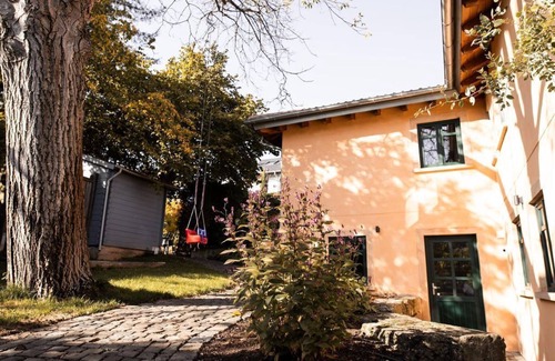 Kindenheim Apartment | Vacation apartment "Punica" - "Living in the garden of the senses"