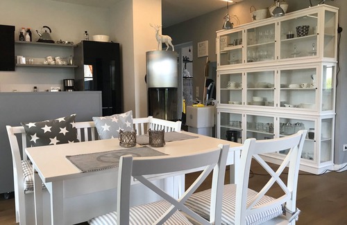 Rosenhagen Apartment | Vacation apartment " Seaflat " on the Baltic Sea, free WLAN, beach chair, fireplace - SEASIDE-