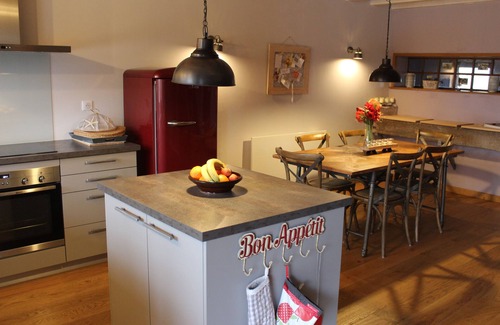 Montcony Apartment | Vacation apartment "Vers le Sud" in a former farmhouse with pool