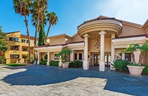 University City Apartment | -Vacation First floor luxury condo La Jolla, Spa, Pool, Gym