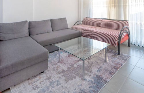 Milas Apartment | Vacation Flat w Pool and Garden in Milas