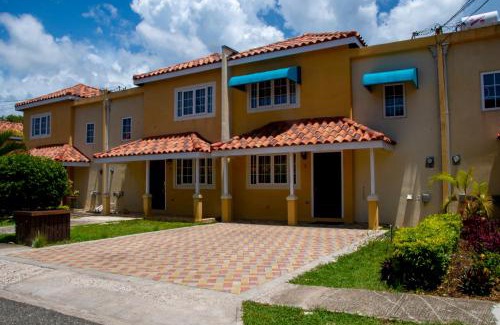 Mango Walk Apartment | Vacation Getaway in Mango Walk Country Club