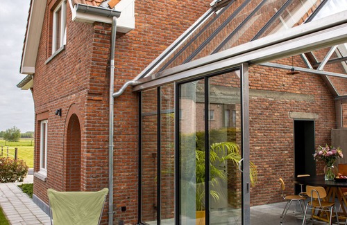 Hoogeinde House | Vacation home with conservatory in beautiful fruit region and yet close to cultural cities.
