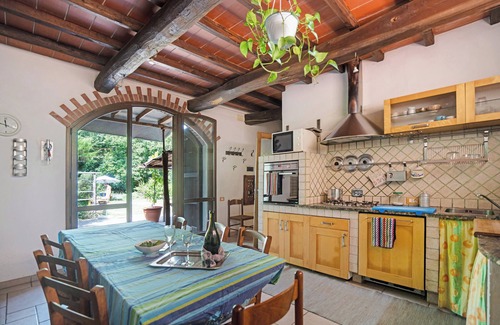 Mulazzo House | Vacation Home CasaMasa with Private Garden, Pool & Wi-Fi
