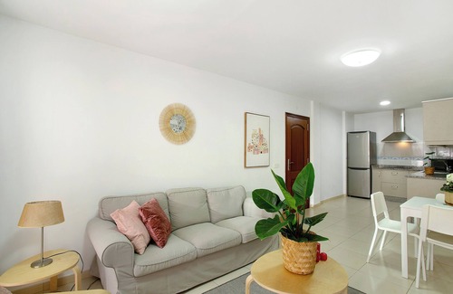 Playa de Arinaga House | Vacation Home 'Sunrise Arinaga' with Wi-Fi