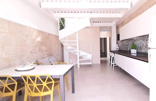 Casuzze House | Vacation home facing the sea