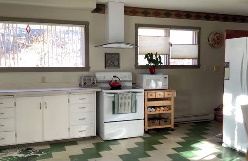 Central Kootenay Cottage | Vacation Home For Rent - Ainsworth BC