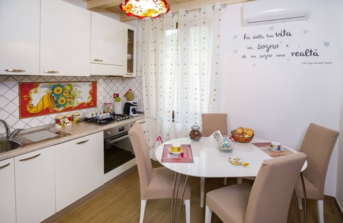 Cetara Apartment | Vacation home in the center of Cetara between sun, beach and sea.
