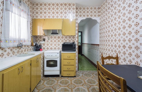 Llauri House | Vacation Home "La Matea" with Private Terrace, Balcony & Wi-Fi