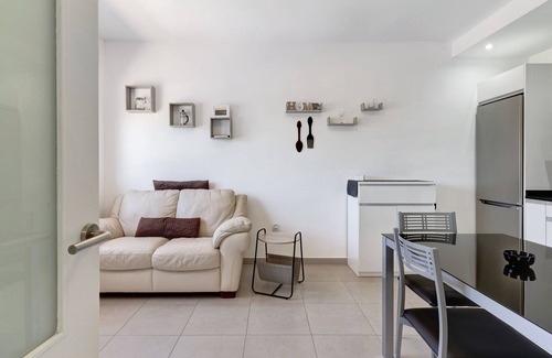 San Fernando House | Vacation Home 'Parigina' with Sea View, Private Terrace and Wi-Fi
