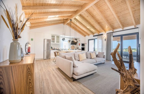 Bemparece House | Vacation Home "Planalto Vicentino - Casa Rosmaninho" with Pool, Terrace & Wi-Fi
