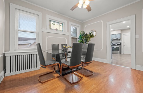 Linden House | Vacation Home Sleeps 10 w/Game Lounge · 5 mins walk to NYC/EWR Train