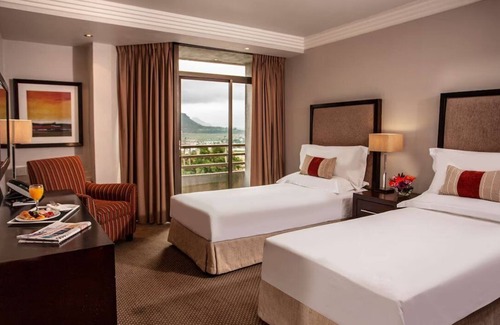 Maseru Hotel | Vacation is Calling! Outdoor Swimming Pool, Onsite Spa & Sauna, FREE Parking!