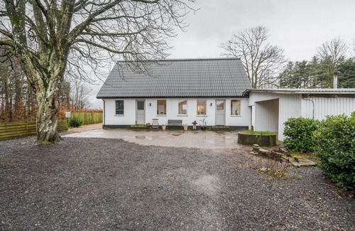 Billund Municipality Apartment | Vacation rooms in a shared house with a large garden and play facilities.