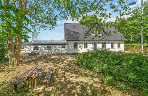 Billund Municipality Apartment | Vacation rooms in a shared house with a large garden and play facilities.