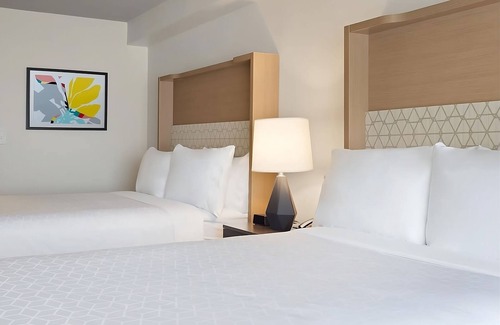 Florida Center Hotel | Vacation Starts Here! 2 Amazing Rooms, On-site Pool, Shuttle Service, Parking