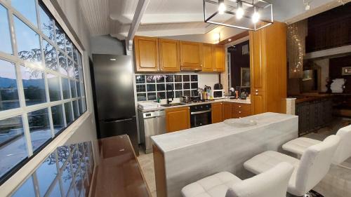 Paiania Villa | Vacation Villa 5 bedrooms