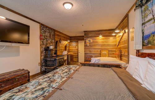 Brewer Hotel | Vacationland Inn & Suites