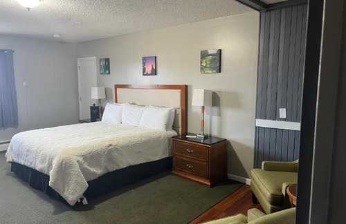 Brewer Hotel | Vacationland Inn & Suites