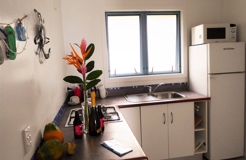Tapere of Vaimaanga House | Vaka Rua - right over the golden sand facing the lagoon with air con Free WIFI
