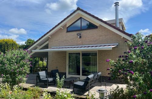 Rohel House | Vakantiehuis Weids uitzicht nabij Tjeukemeer