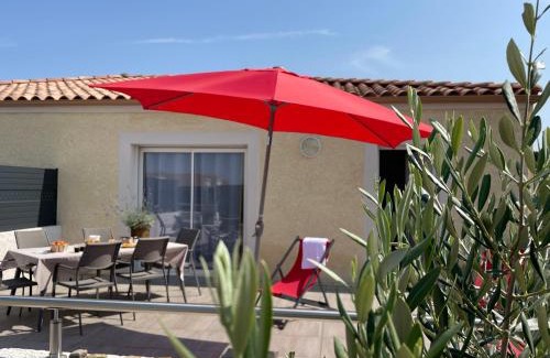Neffies House | Val des Bruyères - gîte 15mn Pézenas avec terrasse et cour close - Parking privatif securisé - wifi FTTH gratuit