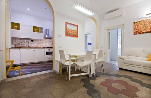 Sallustiano Apartment | Valenziani, Cozy 3 Br Apt Near Barberini By Halldis