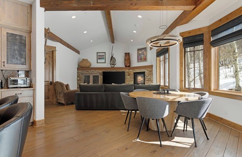 Edwards House | Valet Parking at Ritz Carlton - Private Hot Tub, Game/Media Room - Golf Course Access