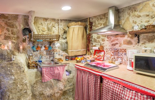 Casas del Castanar Cottage | Valle del Jerte charming renovated haystack