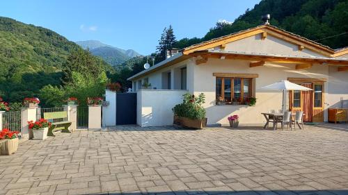 San Damiano Macra House | vallemaira house CASA BELVEDERE LUCE & SOLE 10 POSTI LETTO