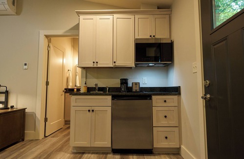Cuyahoga Falls Cabin | Valley Overlook - Cozy Cabin near Blossom Music Center, 1BR - Peninsula, Ohion
