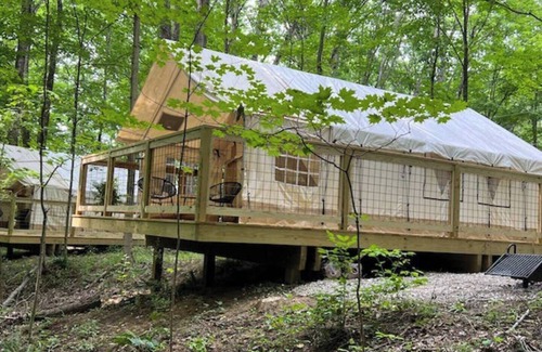 Cuyahoga Falls RV Rental | Valley Overlook - Peninsula, Ohio - Glamping Tent P8 - in the heart of CVNP