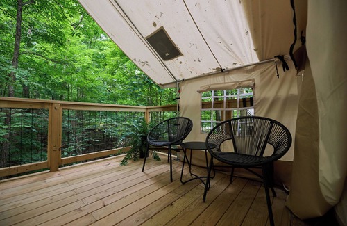 Cuyahoga Falls RV Rental | Valley Overlook, Peninsula, Ohio - Glamping Tent P6