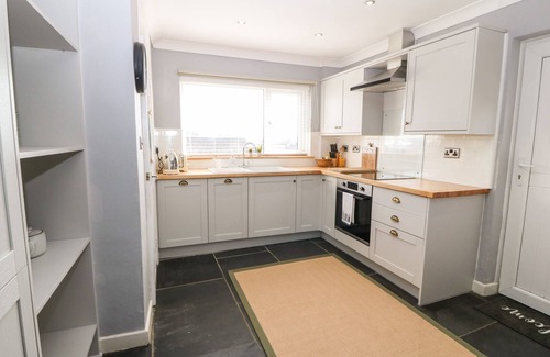 Holyhead Cottage | VALLEY PINES, pet friendly, with hot tub in Valley