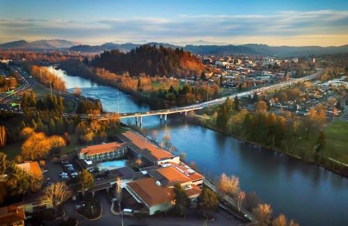 Central Oregon Hotel | Valley River Inn