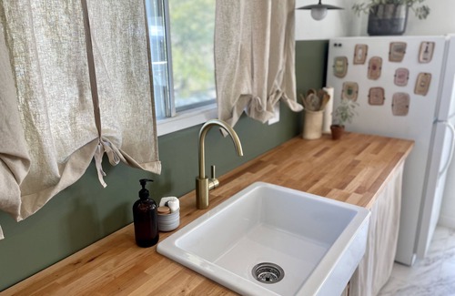 Moose Jaw House | Valley View Retreat (baby & child friendly)