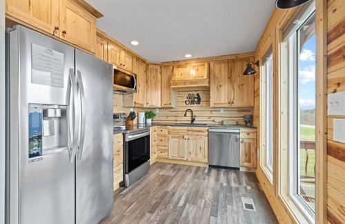 Jasper Cabin | Valley View Retreat- Summer Getaway with a View