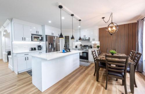 Valley Ridge Villa | Valley Villa Spacious 5BD Getaway! Sleep 12, 1hr to Banff, 40 Mins Canmore, 5 mins to WinSport & Olympic park