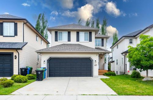 Valley Ridge Villa | Valley Villa Spacious 5BD Getaway! Sleep 12, 1hr to Banff, 40 Mins Canmore, 5 mins to WinSport & Olympic park