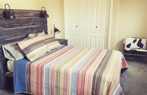 Drumheller Cottage | Valley Vistas - cozy home on the Red Deer River