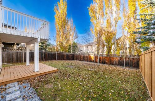 Valley Ridge Apartment | Valleyhut - Private 2 Bedrooms 1 Bathroom Walkout Basement Apartment