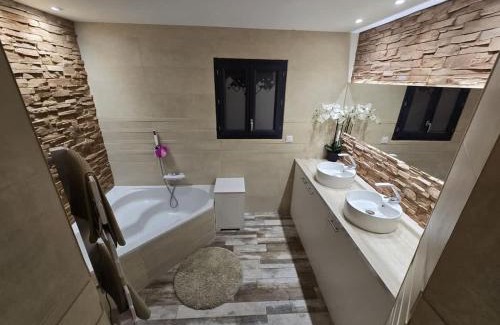 Lignan-sur-Orb Villa | Valras'Loc - Villa Monkey