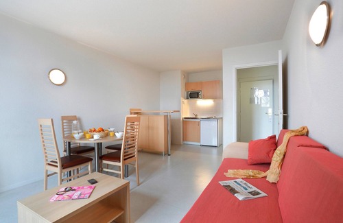 Epernay Condo | Value Apt near Vineyards | Free Wi-Fi